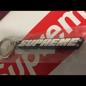 🔥 2018 Supreme Bevel Logo Keychain